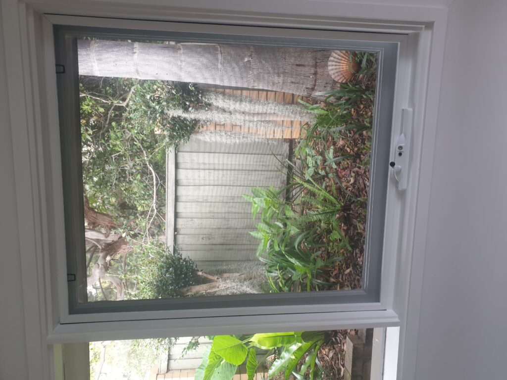 Fly screens various install options Shiny Clean
